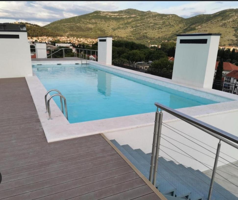Apartman Cristal Lux Trebin Dış mekan fotoğraf